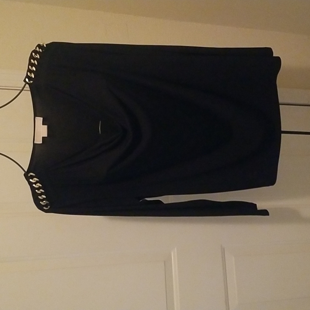 Michael Kors 1x black top with gold metal details